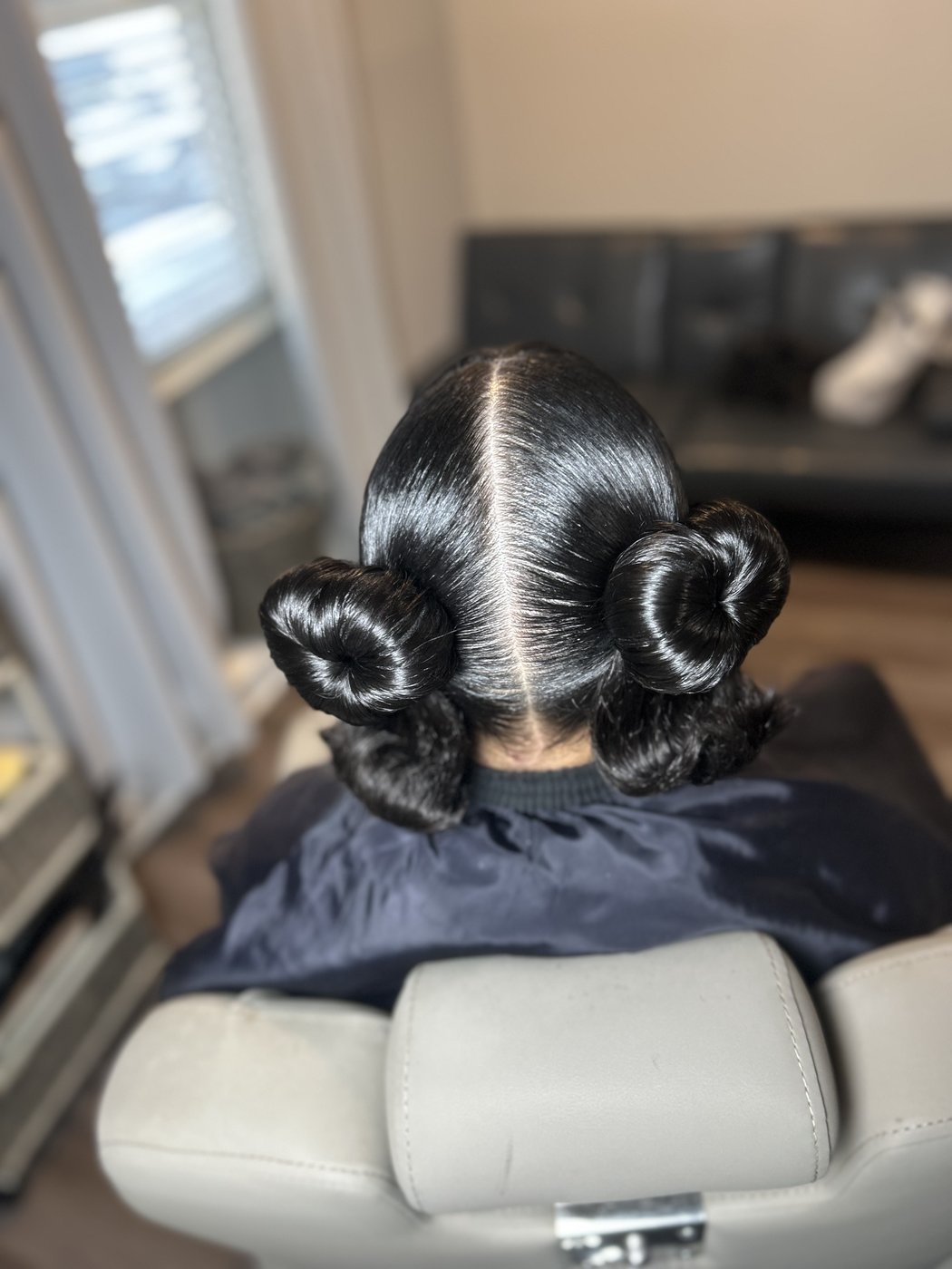 Elegant loc pin-up style